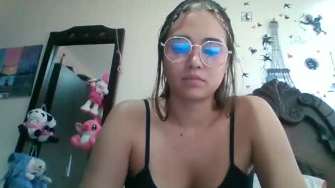 triana_bell online show from January 11, 8:54 pm