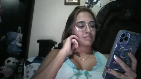 Snapshot of triana_bell chatting on October 14, 1:41 am triana_bell online show from October 14, 1:41 am