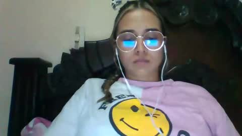 triana_bell online show from December 11, 2:41 am