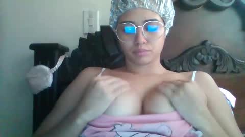 triana_bell online show from December 14, 3:15 pm