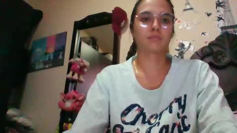 Snapshot of triana_bell chatting on October 17, 2:15 am triana_bell online show from October 17, 2:15 am