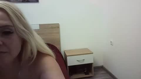 Snapshot of ttrnynela chatting on September 18, 8:13 am Ttrnynela online show from September 18, 8:13 am