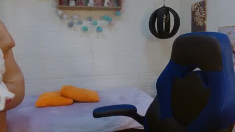 tulunaroja online show from October 14, 9:06 pm