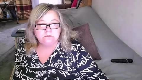 Snapshot of tviks chatting on September 20, 9:18 am Lana online show from September 20, 9:18 am