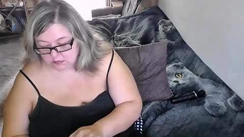 Snapshot of tviks chatting on September 27, 2:41 am Lana online show from September 27, 2:41 am