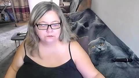 Snapshot of tviks chatting on October 16, 2:36 am Lana online show from October 16, 2:36 am