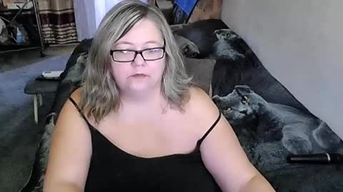 Snapshot of tviks chatting on October 8, 8:29 am Lana online show from October 8, 8:29 am