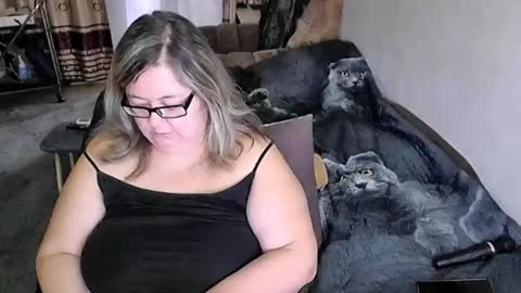 Snapshot of tviks chatting on October 31, 6:15 am Lana online show from October 31, 6:15 am