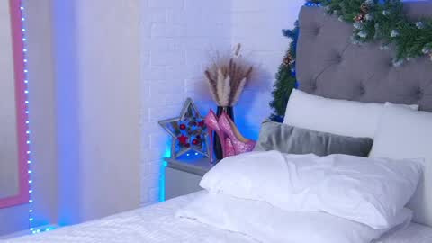 Hallie online show from January 4, 1:10 am