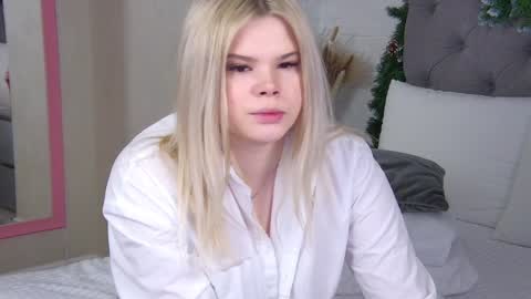 Hallie online show from January 5, 1:03 am