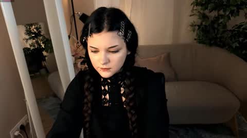 Melanie online show from October 14, 7:49 pm
