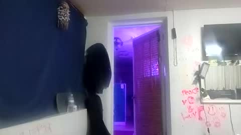 Twocrazy85 online show from November 19, 7:19 am