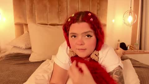 Twiggy online show from December 6, 9:01 pm