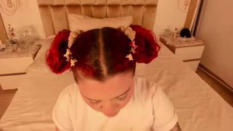 Twiggy online show from December 14, 8:08 pm