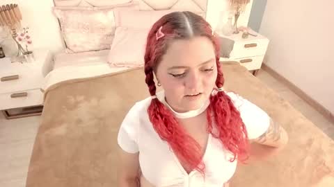 Twiggy online show from November 14, 12:10 am