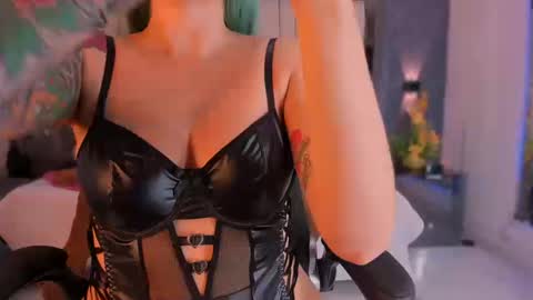 Snapshot of tyla_demon chatting on September 11, 3:51 am TYLA online show from September 11, 3:51 am