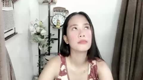 Snapshot of ube_halaya chatting on October 16, 9:34 am Rona online show from October 16, 9:34 am