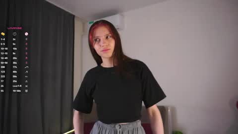 Lili online show from May 5, 5:27 pm
