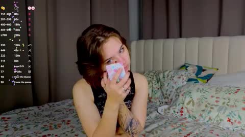 Snapshot of udeleclive chatting on October 5, 3:06 pm Polly online show from October 5, 3:06 pm