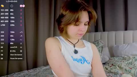 Snapshot of udeleclive chatting on October 12, 3:14 pm Polly online show from October 12, 3:14 pm