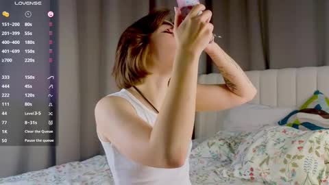 Snapshot of udeleclive chatting on October 14, 3:25 pm Polly online show from October 14, 3:25 pm