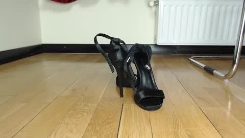 Snapshot of ukk_bit chatting on October 7, 3:55 am Megan online show from October 7, 3:55 am