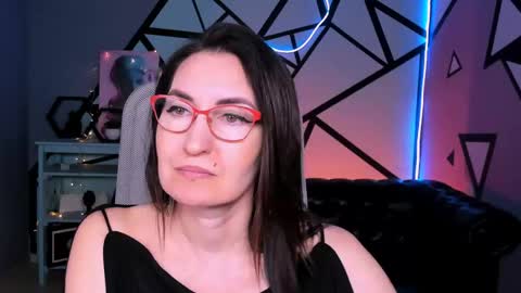 UnaTera online show from June 5, 6:39 am