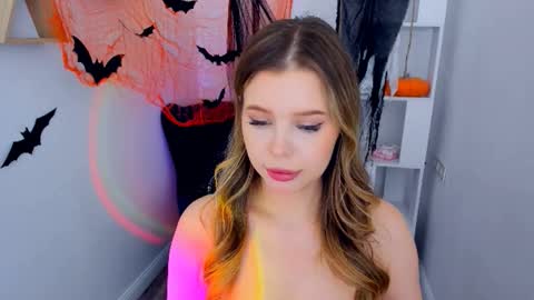 Snapshot of unforgettablalice chatting on October 19, 11:56 am Alice online show from October 19, 11:56 am