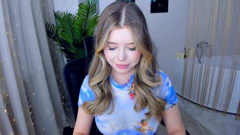 Snapshot of unforgettablalice chatting on February 2, 7:57 pm Alice online show from February 2, 7:57 pm