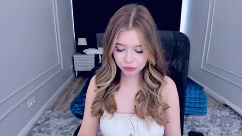 Snapshot of unforgettablalice chatting on January 28, 11:38 am Alice online show from January 28, 11:38 am