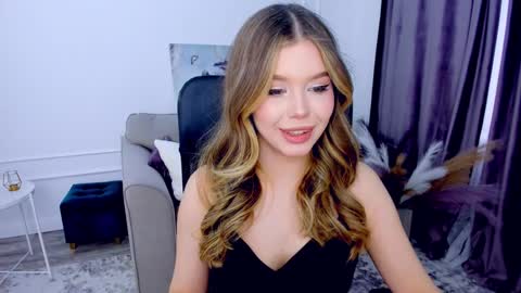 Snapshot of unforgettablalice chatting on January 30, 11:44 am Alice online show from January 30, 11:44 am
