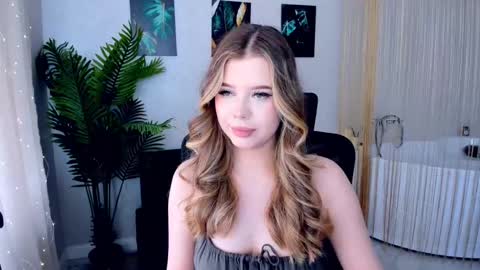 Snapshot of unforgettablalice chatting on February 16, 11:38 am Alice online show from February 16, 11:38 am