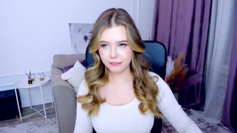 Snapshot of unforgettablalice chatting on February 24, 7:41 pm Alice online show from February 24, 7:41 pm