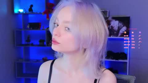 Snapshot of unknownstatus chatting on September 18, 3:49 am ShizukaShizuSHIZ online show from September 18, 3:49 am