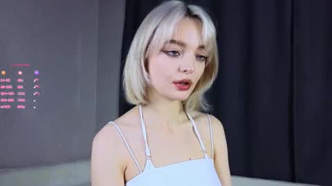 Snapshot of unknownstatus chatting on October 22, 3:22 am ShizukaShizuSHIZ online show from October 22, 3:22 am