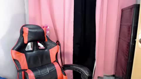 ur_innocent_stella online show from October 10, 3:50 pm