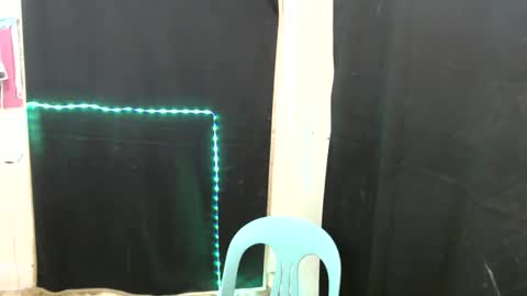 Snapshot of ur_ugly_princess chatting on October 2, 11:32 pm chesca online show from October 2, 11:32 pm