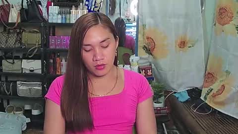 Snapshot of urasian_girlie chatting on December 20, 10:05 am Jen online show from December 20, 10:05 am