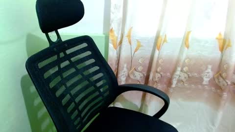 Snapshot of urasian_joy chatting on October 23, 7:47 am urasian_joy online show from October 23, 7:47 am