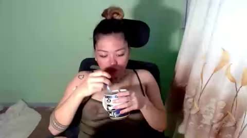 Snapshot of urasian_joy chatting on October 13, 4:37 am urasian_joy online show from October 13, 4:37 am