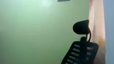 Snapshot of urasian_joy chatting on October 22, 2:27 am urasian_joy online show from October 22, 2:27 am