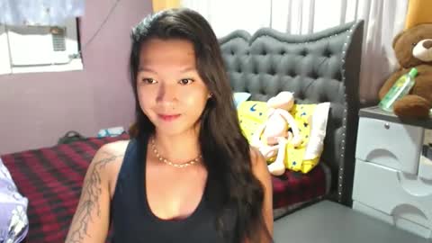 NEWRA  ALLISON online show from April 23, 12:08 am