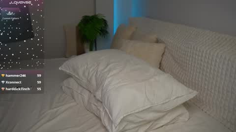 Snapshot of urblonde001 chatting on October 12, 4:04 am Ksenia Pterson online show from October 12, 4:04 am