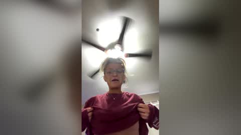 urblondeobsessionxo online show from April 19, 9:50 pm