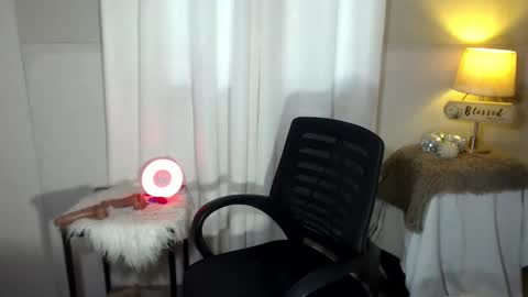 urcrushnextdoor_ online show from February 20, 6:28 am