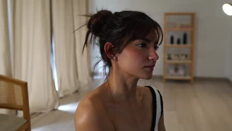 Linda Restrepo online show from January 6, 7:56 pm