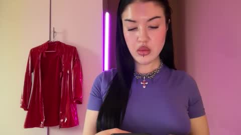 Snapshot of urdevilbaby chatting on September 23, 10:35 am Margo online show from September 23, 10:35 am