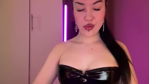 Snapshot of urdevilbaby chatting on October 19, 6:04 am Margo online show from October 19, 6:04 am