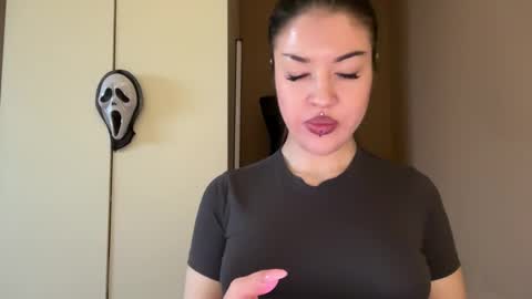 Snapshot of urdevilbaby chatting on October 21, 6:50 am Margo online show from October 21, 6:50 am