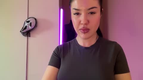 Snapshot of urdevilbaby chatting on October 29, 9:13 am Margo online show from October 29, 9:13 am